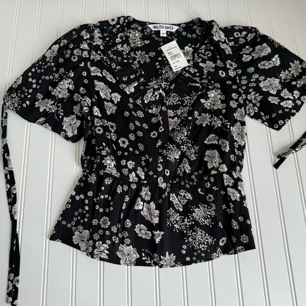 WALTER BAKER Pena Top Short Sleeve Black White Floral XS NEW. 1122 - Picture 2 of 4